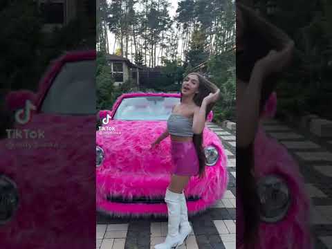Машина леди Дианы розовая