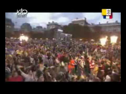 Benôit XVI Avec Des Jeunes à Notre Dame De Paris