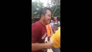 Lomba Makan Kerupuk Suami Vs Istri.. Lomba Makan Kerupuk Suami Vs Istri..