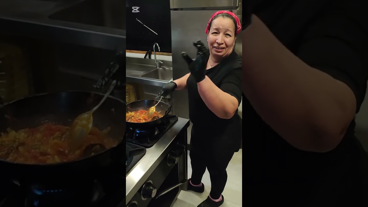 مع خالتو دريسية شربة بي فواكه البحر تتجي خطيرة وكريمة ديال لا فوكا واعرة