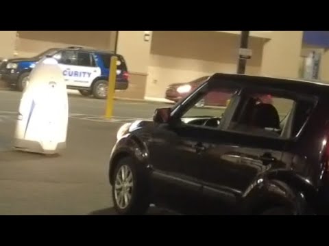 ROBOT SECURITY GUARD GETS HIT - THE MDG ITALIAN FESTIVAL
