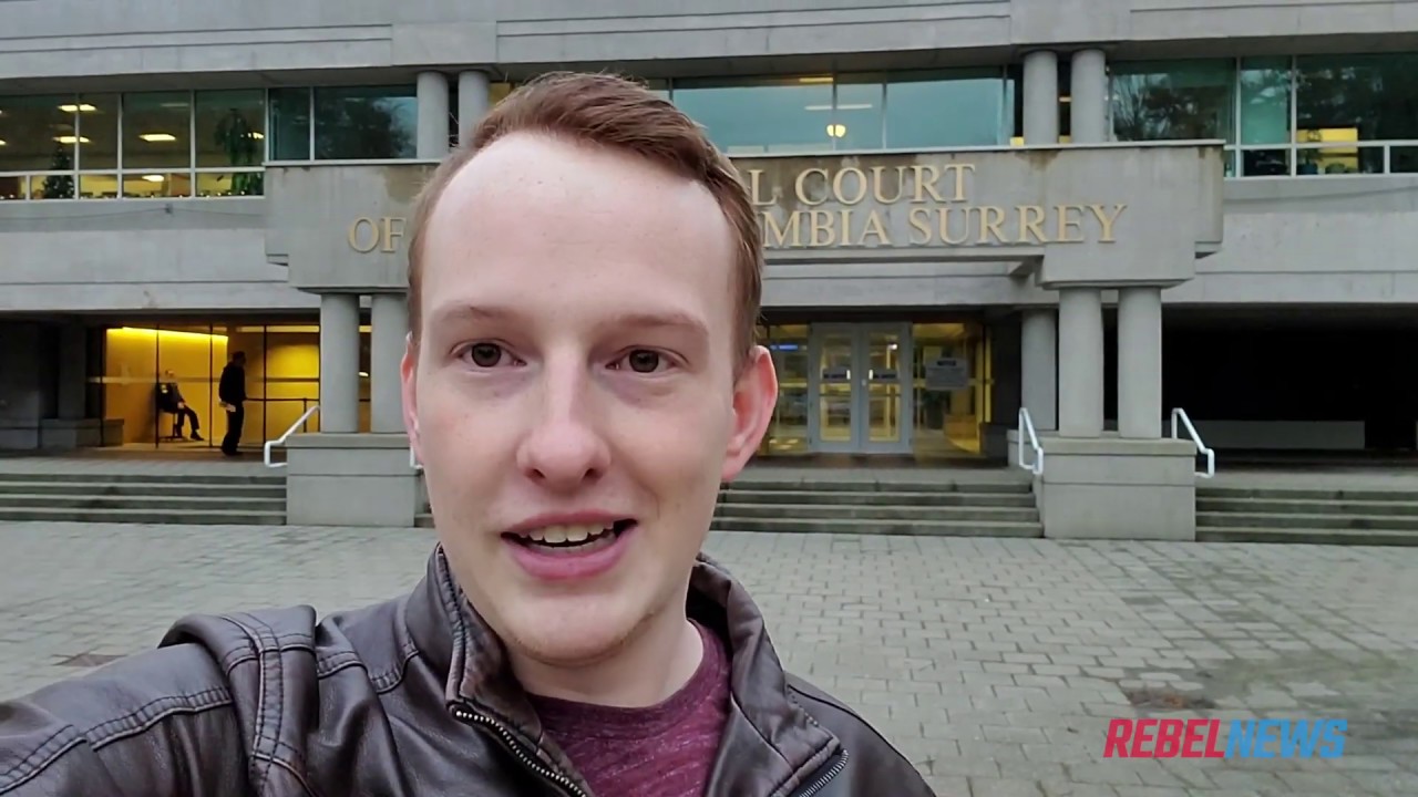 Jonathan 'Jessica' Yaniv in court on prohibited weapons charges: Sheriffs step in! | Keean Bexte