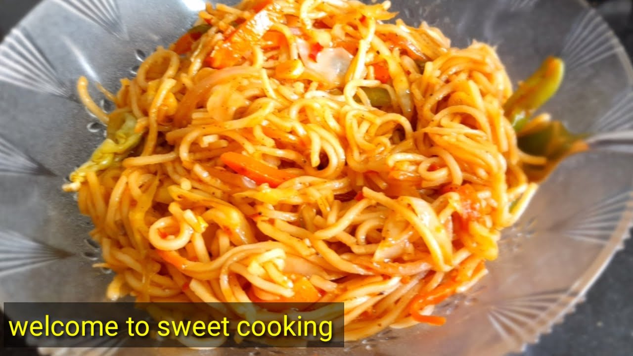 Street style Hakka noodles/Hakka noodles kaise banate hai/હક્કા નુડલ્સ