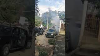 Agentes policiales en Peralvillo tratan de detener manifestantes contra pretensiones de Barrick Gold