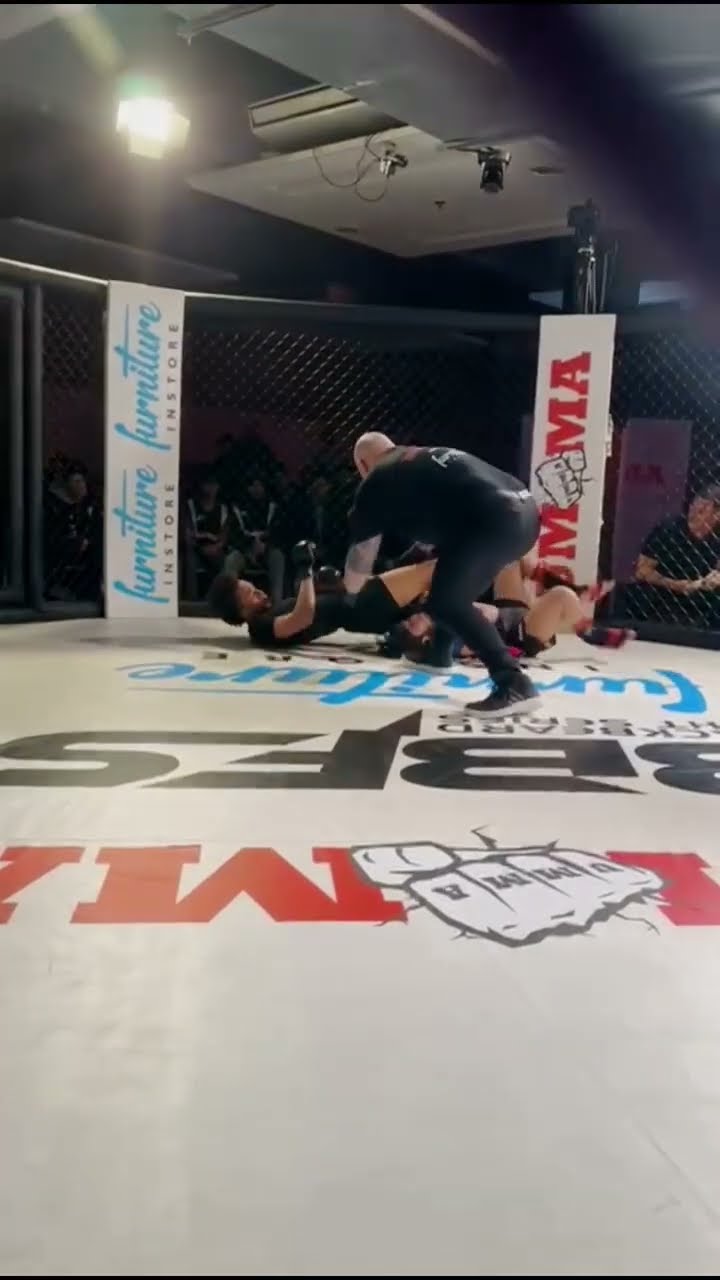 He just needed the slightest opportunity and executed!!! UMMA Combat!!