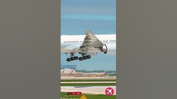Cathay Pacific Boeing 777-367(ER) lands at ORD | The Curious Spotter #Shorts