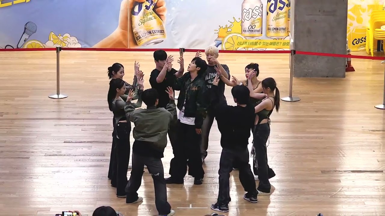 [4K] 230820 동방신기 유노윤호 TVXQ U-Know Yunho 코엑스 게릴라 버스킹 guerrilla busking - 스포트라이트 Spotlight