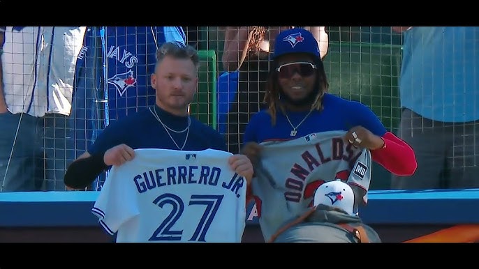 Vladimir Guerrero Jr. and Josh Donaldson swap jerseys