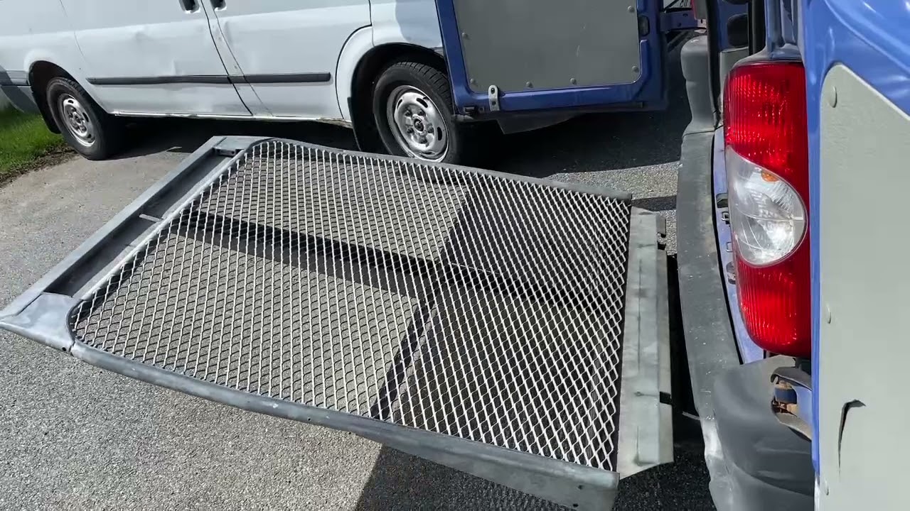 Skåpbil Renault Master DCI med bakgavellyft