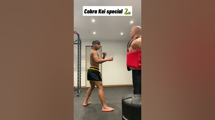 The Cobra Kai kick tutorial 🐍 #cobrakaiseason4 #karate #kicking #tutorials #shorts