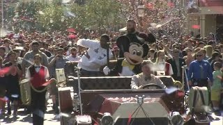 New England Patriots players get Super Bowl XLIX victory parade at Disneyland