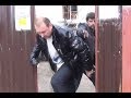 Охранник штрафплощадки ГАИ избил человека | Киев 13.10.2013