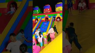 Lompat Lompat Di Istana Balon Kaka Kaos Pink