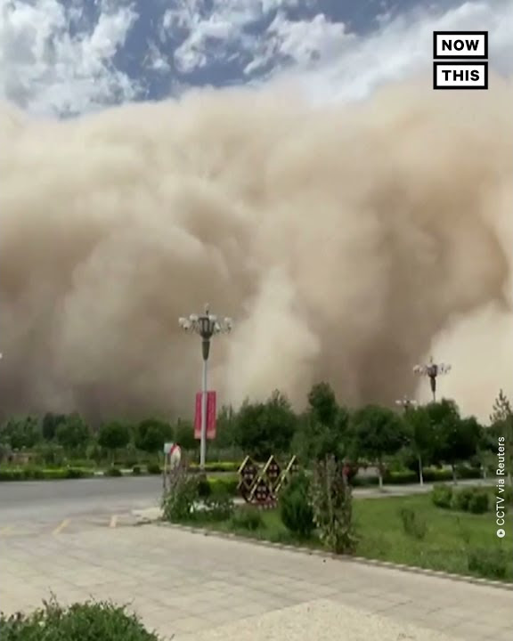 Gigantic Sandstorm Engulfs Parts of Dunhuang, China #Shorts