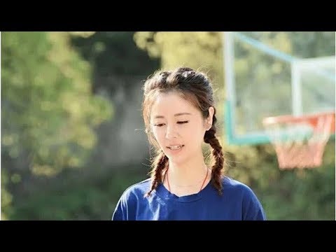 林心如也来显嫩一把，扎双麻花辫甜美减龄