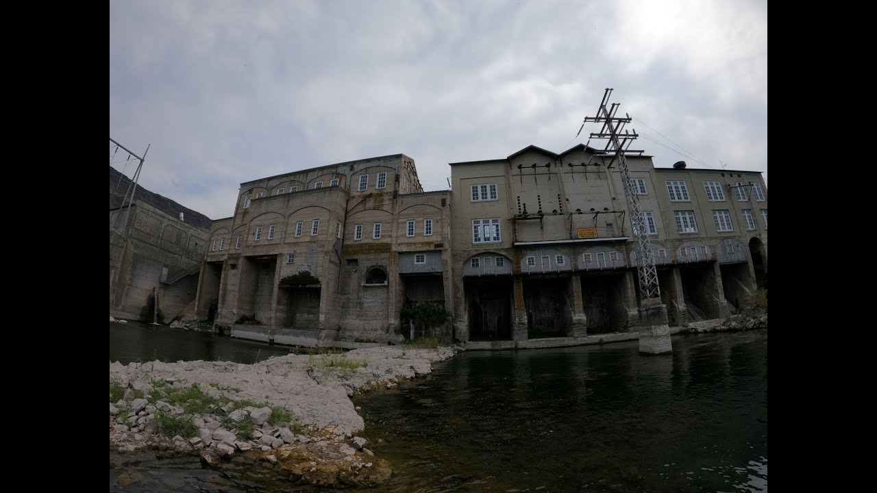 Running the snake river up to Swan Falls Dam/ Jet boating Swan Falls