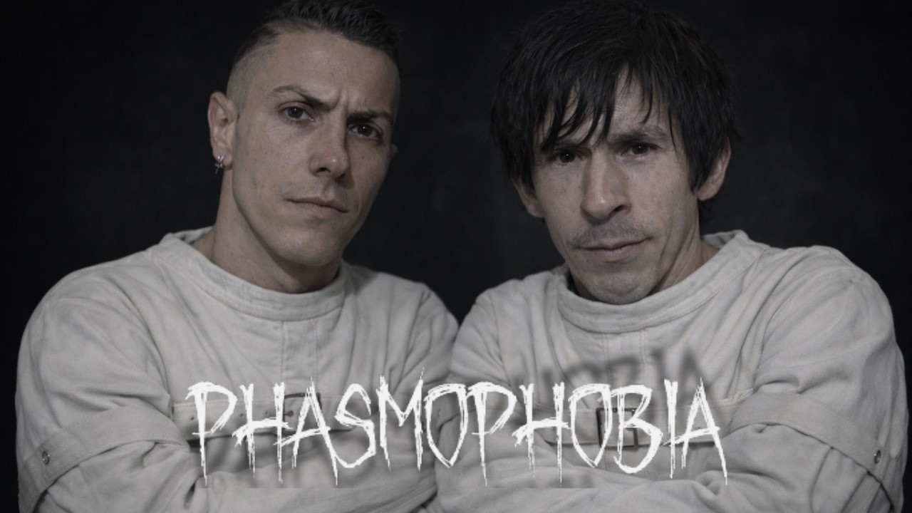 MI AMIGA ENTRO A LA LOCURA Y AHORA ES PROFESIONAL EN PHASMO (YO SOY LA PORTADA)