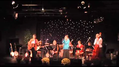 Lisa Mount singing "The Never Mind Blues"
