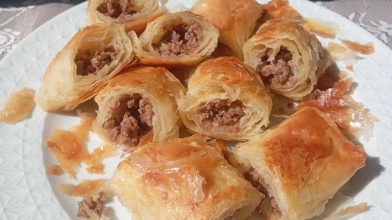 Хрупкава баница с кайма,по стечение на обстоятелствата и с картофи с кори за баклава (тънките кори).