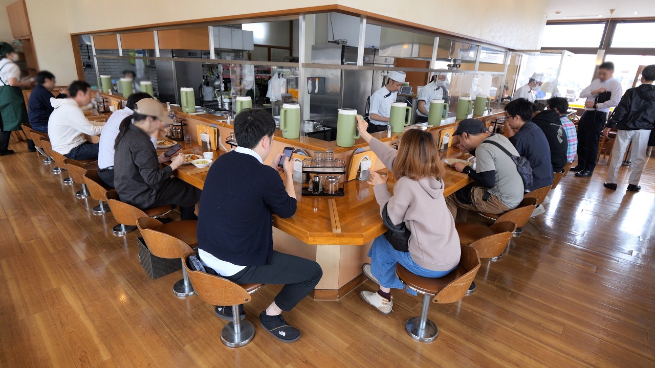 １日５００人が殺到！卵だけで１０００個使うバケモンすぎるカレー屋に密着