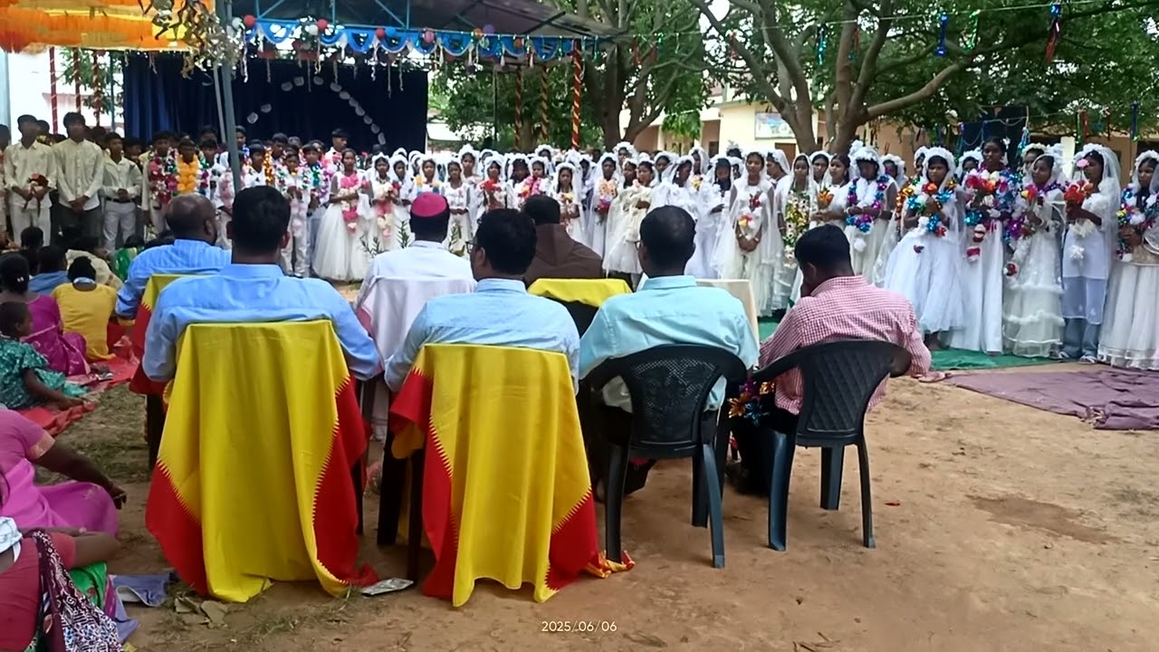 दृढ़ीकरण संस्कार 2025 मालम नवाटोली पारिश (176बच्चे)