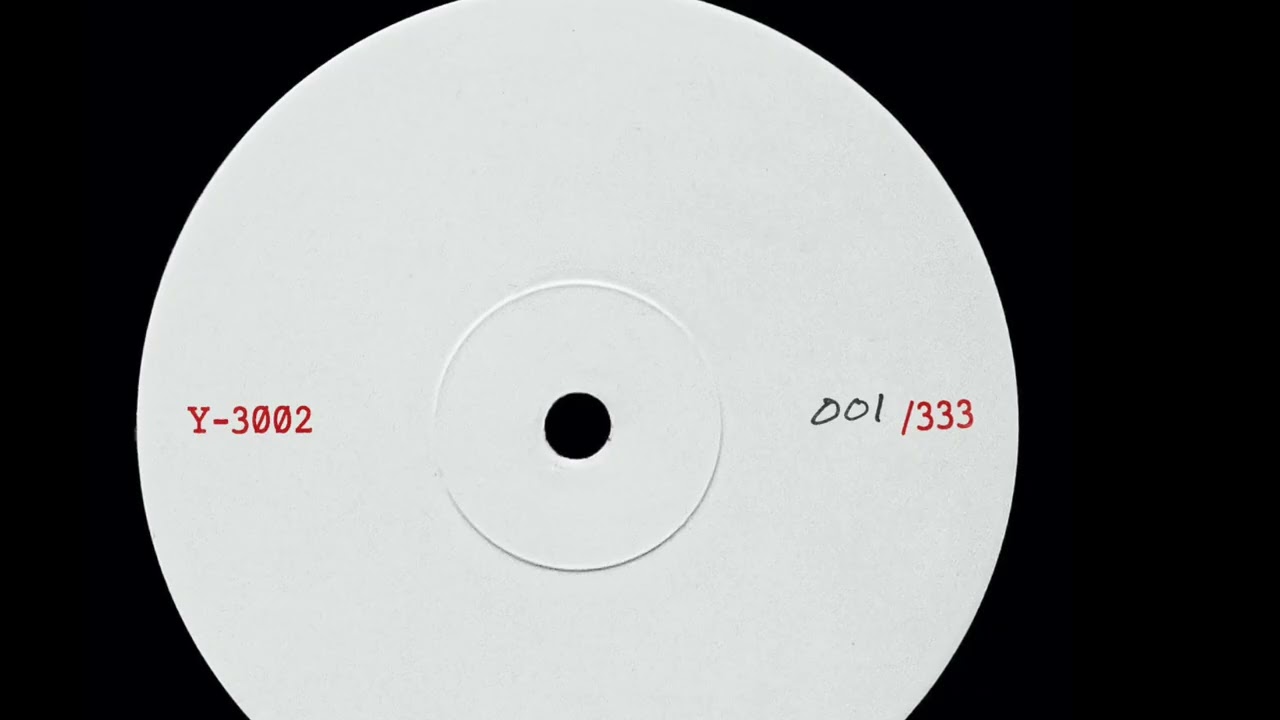 Guarda Solitary Dancer – Y-3002 Phase IV- Y-3000 –Vinyl, 12", Limited Edition, su YouTube Guarda Solitary Dancer – Y-3002 Phase IV- Y-3000 –Vinyl, 12", Limited Edition, su YouTube