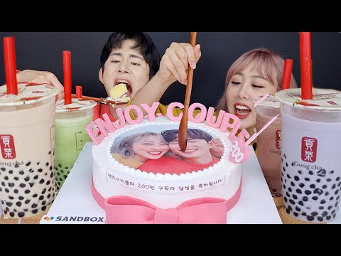 SUB)<strong>ASMR</strong> MUKBANG 펄추가만10번! 쫠깃쫄깃 버블티4종+얼굴케이크 막퍼먹기! 200만 기념먹방! Tapioca pearl (boba) <strong>bubble</strong> tea Mukbang!