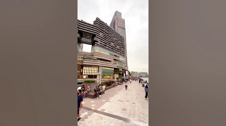 香港熱烈歡迎👏大家來旅遊打卡。位於星光大道上的這間K11是文人購物藝術館。內部藝術品值得遊覽。#香港必打卡景點 #維多利亞港#星光大道#東方之珠香港#尖沙咀 - 天天要聞