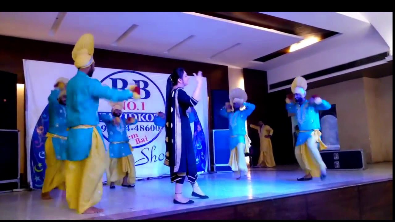 Tanu Brar    Hot Wedding Dance by Tanu Brar Beautiful Black Suit HD  YouTube