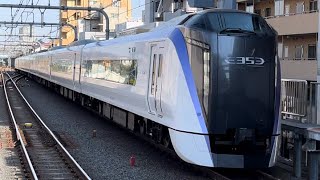 E353系ﾓﾄS115編成が特急かいじ31号甲府行き[3131M]として国立駅1番線を通過するシーン(2023.3.4)