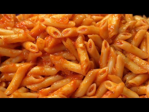 Video: Cómo Cocinar Farfalle Con Salsa De Tomate Y Queso