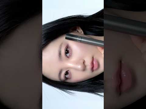 ROMAND公式動画サムネイル: 가짜같은 진짜, 가닥 가닥 붙인 듯 또렷한 #아이돌속눈썹 , 롬앤 NEW 한올 폭스 래쉬 마스카라