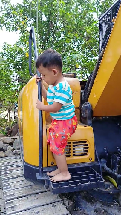 operator exavator cilik