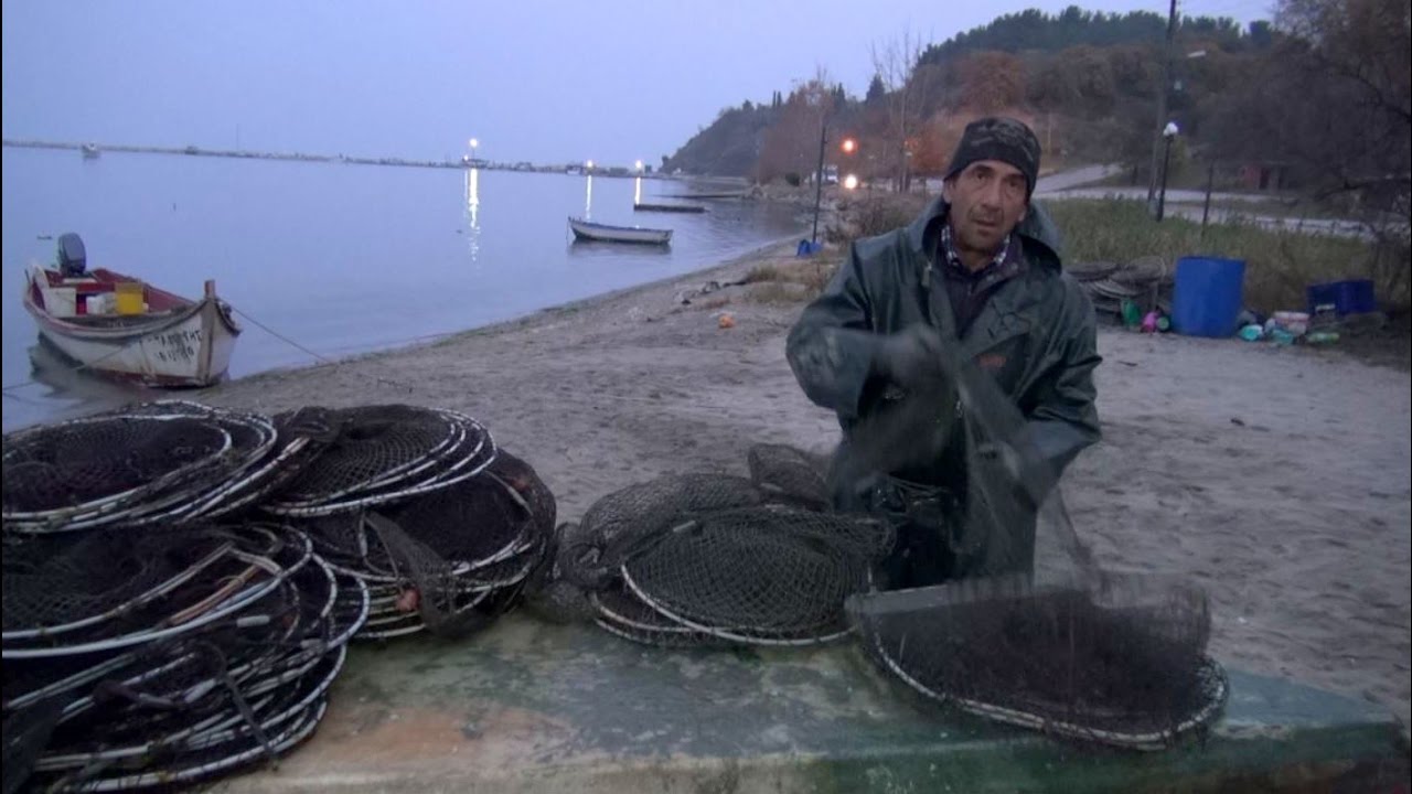 Επαγγελματίας Ψαράς Καβουριών στη Μεθώνη Πιερίας 