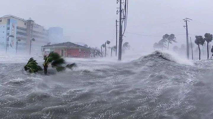 15ft Storm Surge Washes Away Homes in Ft. Myers Be...