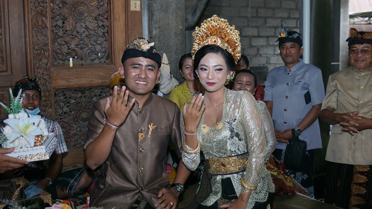 UPACARA MEMADIK Balinese Engangement ~ Amik dan Astina - YouTube