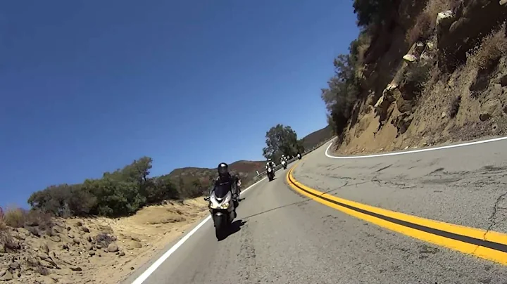 Cyclist joins, then overtakes motorcycles - DayDayNews