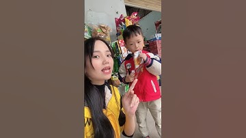 Tăm cay: pipi bị mẹ tham ăn cướp mất chạy đi khóc kìa thương lắm#shorts