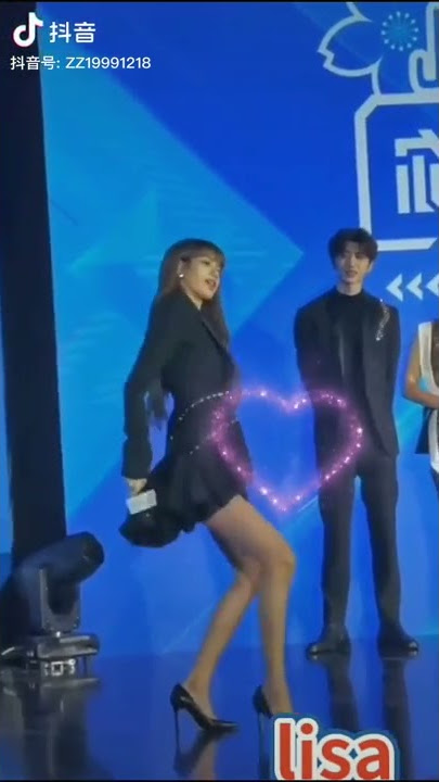 当lisa在蔡徐坤面前跳舞...看lisa的表情谁顶得啊 #lisa #蔡徐坤 #blackpink