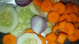 Aaj lunch ki salaad kuch esi thi commnt kare dosto