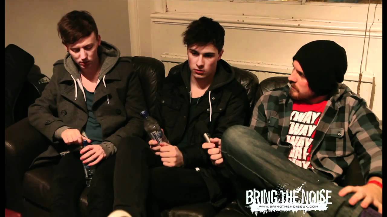 Ian Arnold from BringthenoiseUk Interviews Francesqa at Camden Barfly