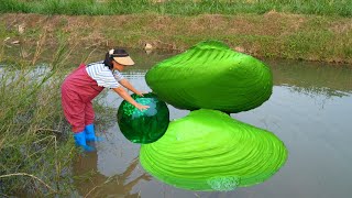 How to pick up beautiful pearls from the river?