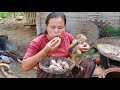 survival in the rainforest-women changed monkey to mans and cook goose with taro-Eating delicious HD