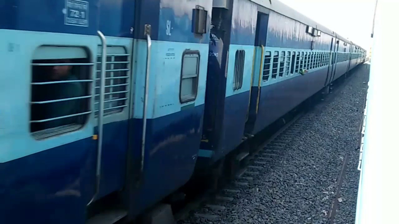 Angry Looking BGKT WDP4B With 19708 JP-BDTS Aravali Express Skipping Biroliya(BRLY)