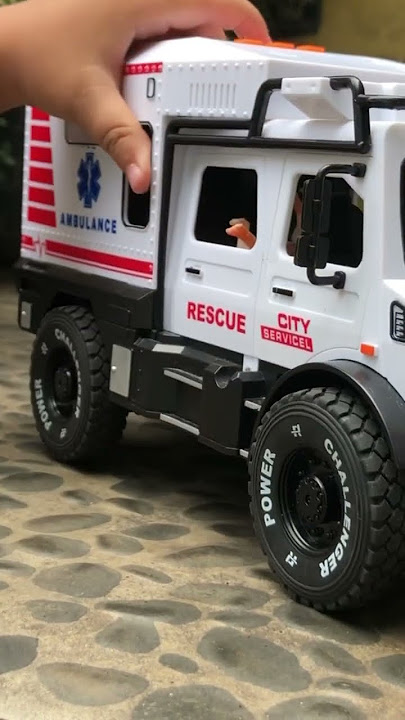 Mobil ambulance #mainanmobil #ambulance #toyscars #mobilmobilan #fypシ゚
