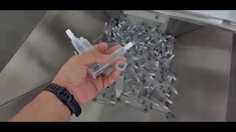 Automatic centrifugal type vibrator and feeding elevator for plastic syringe