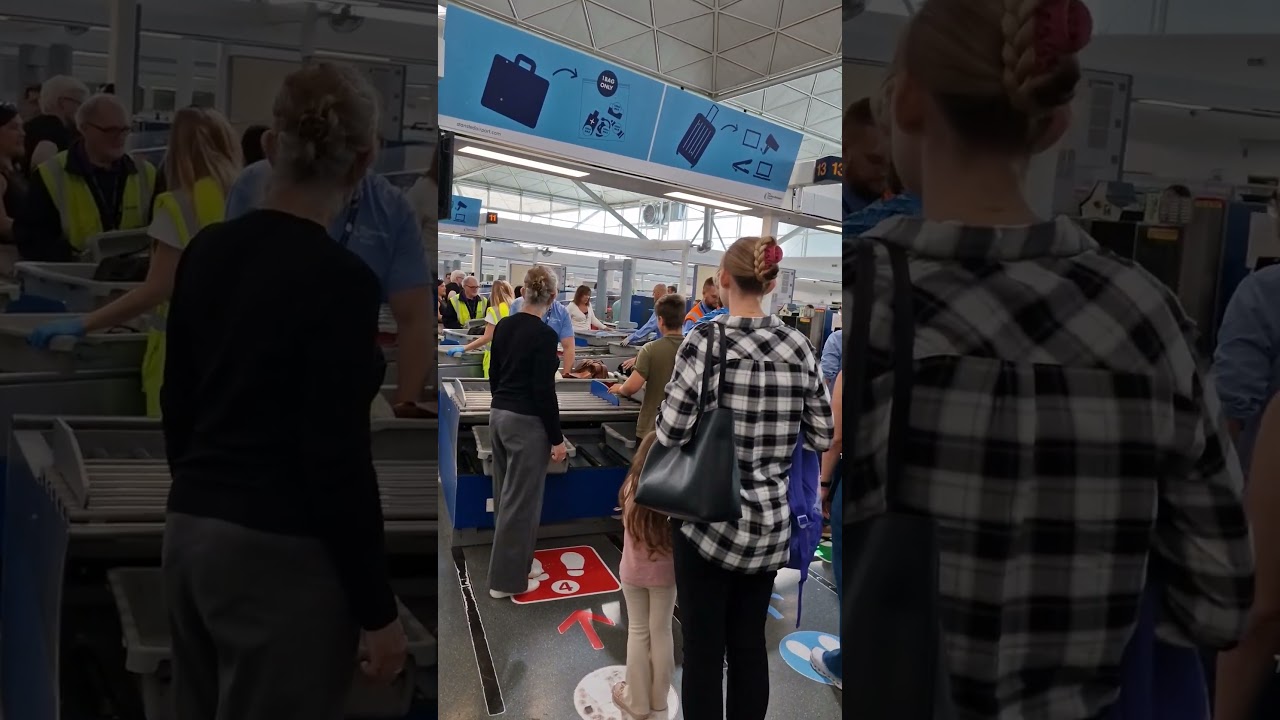 Лондон.Станстед аэропорт. Таможня. Очередь.London Stansted Airport.  Customs.  Queue.