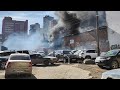 Центр города в дыму из-за мусорки в огне