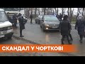 Без зарплаты год. На Тернопольщине люди перекрыли дорогу