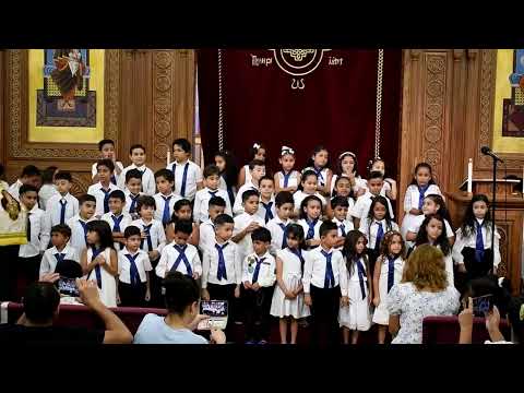 أنا عصفور ف السماء بطير